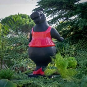 Statue hippopotame danseuse rouge en pierre reconstituée FACE